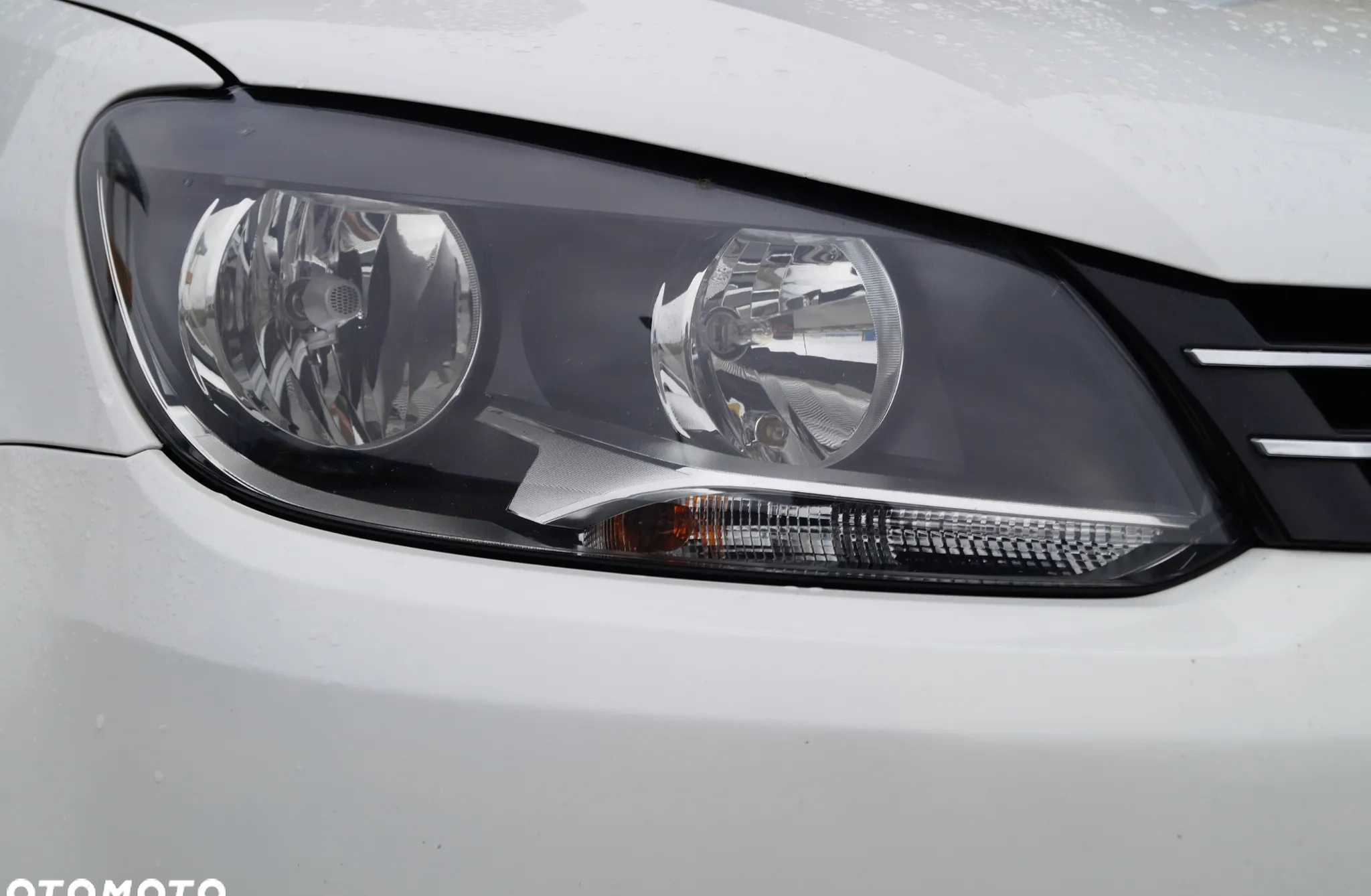 Volkswagen Touran cena 28400 przebieg: 239000, rok produkcji 2012 z Myślibórz małe 742